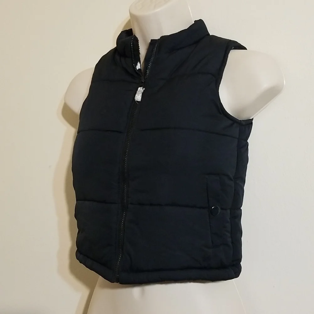 Carter's girls size 4t black puffer vest